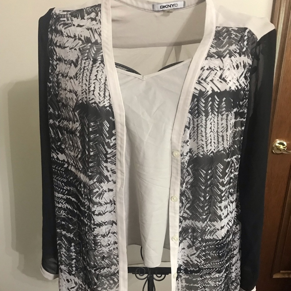 DKNYC Beautiful blouse with cami